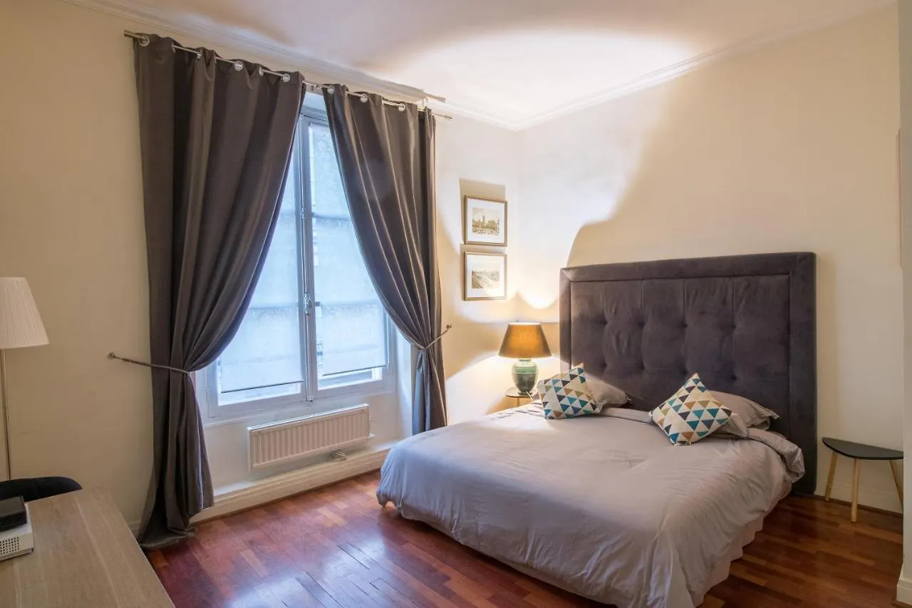 New Chic Flat : Le Marais - Place Des Vosges Paris 0*,  France