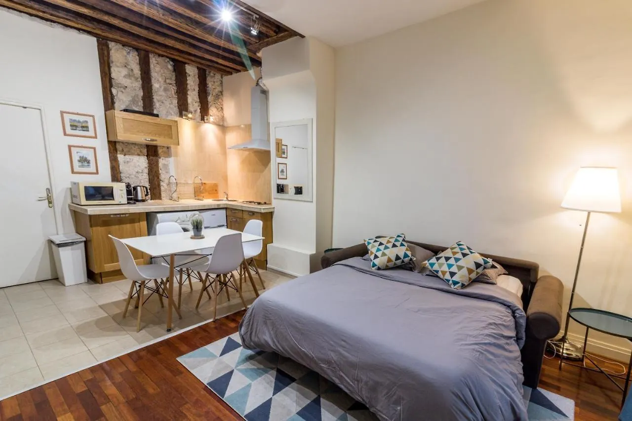 Apartment New Chic Flat : Le Marais - Place Des Vosges Paris France