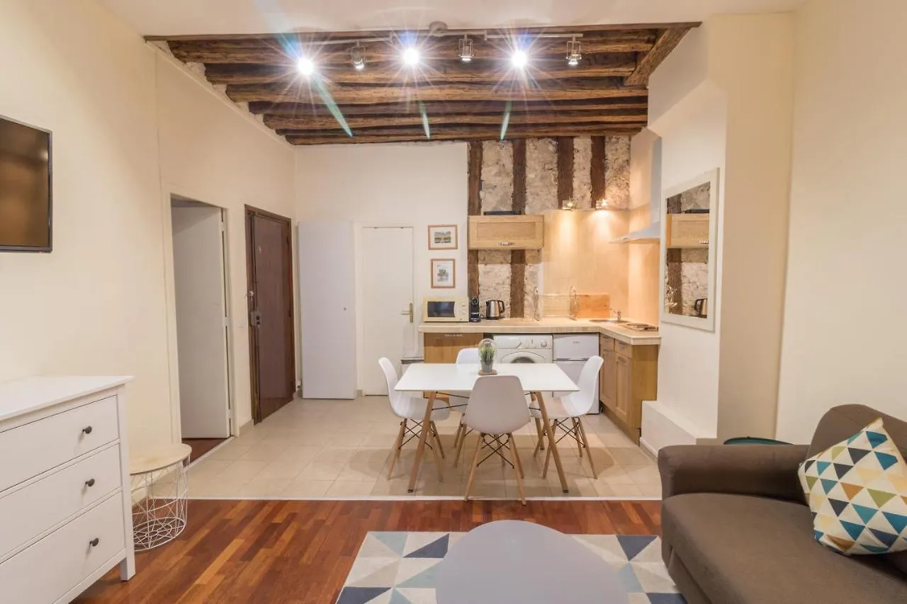 New Chic Flat : Le Marais - Place Des Vosges Paris Apartment