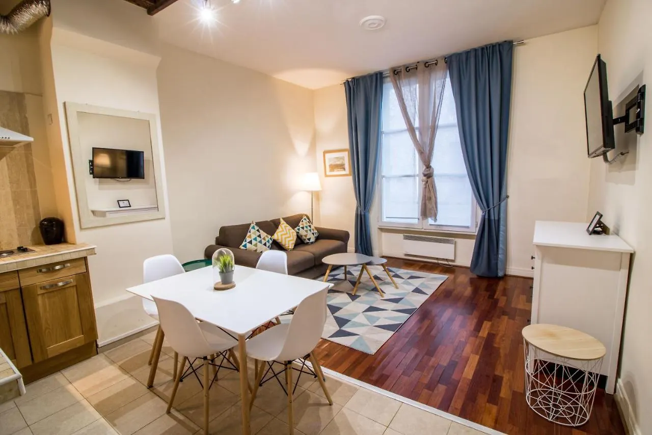 New Chic Flat : Le Marais - Place Des Vosges Párizs Apartman